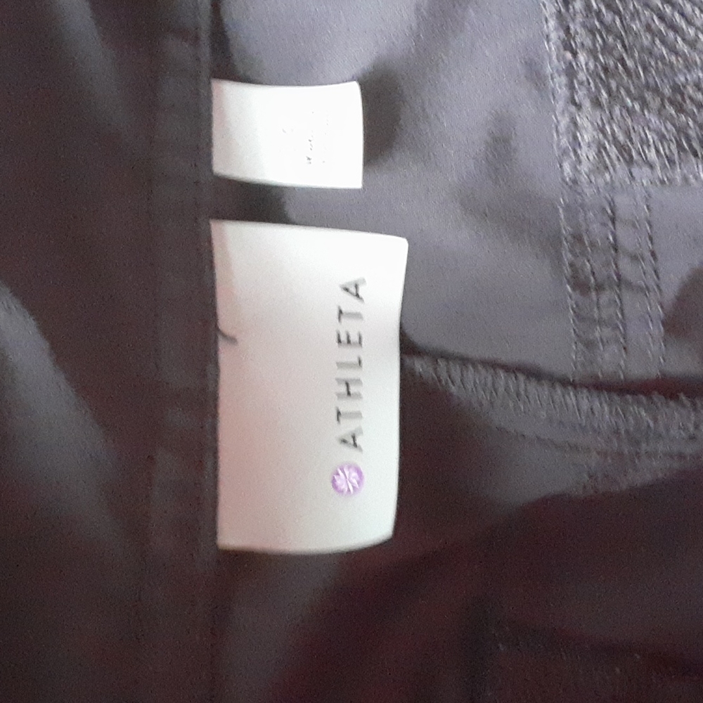 Athleta sz 14 shorts with silver closure and zipper mesh lined pockets - Picture 5 of 8